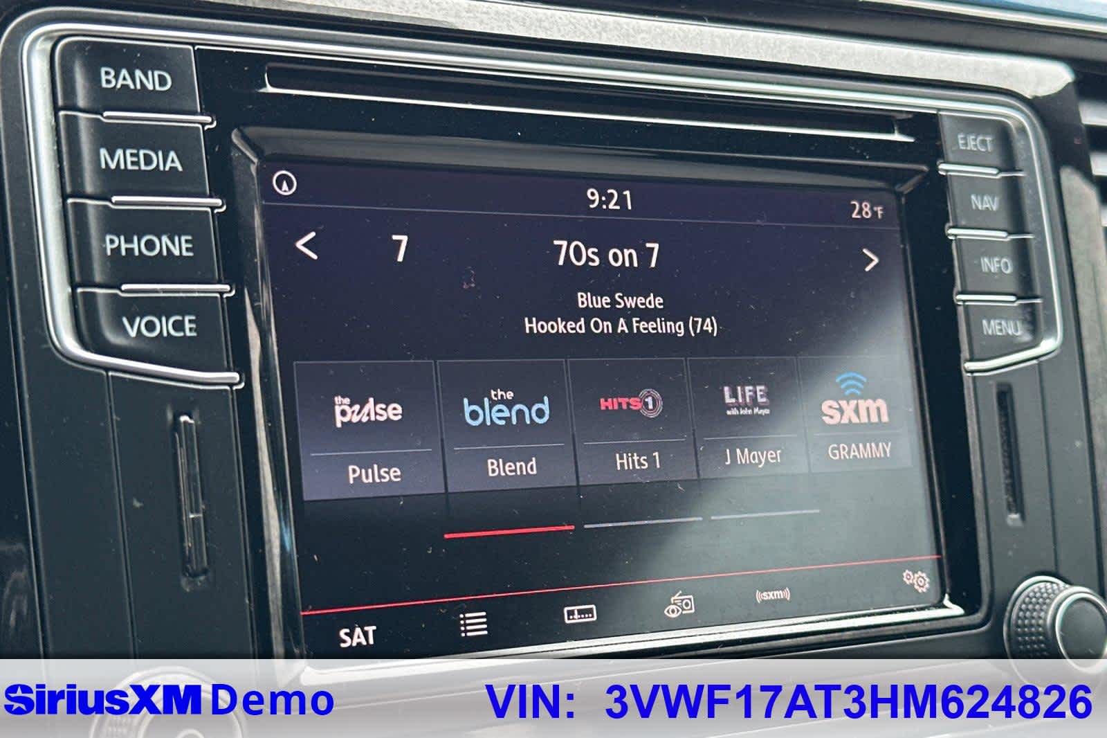 Thumbnail: 2017 Volkswagen Beetle - 28