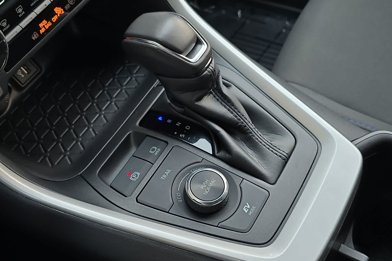 Thumbnail: 2023 Toyota RAV4 - 21