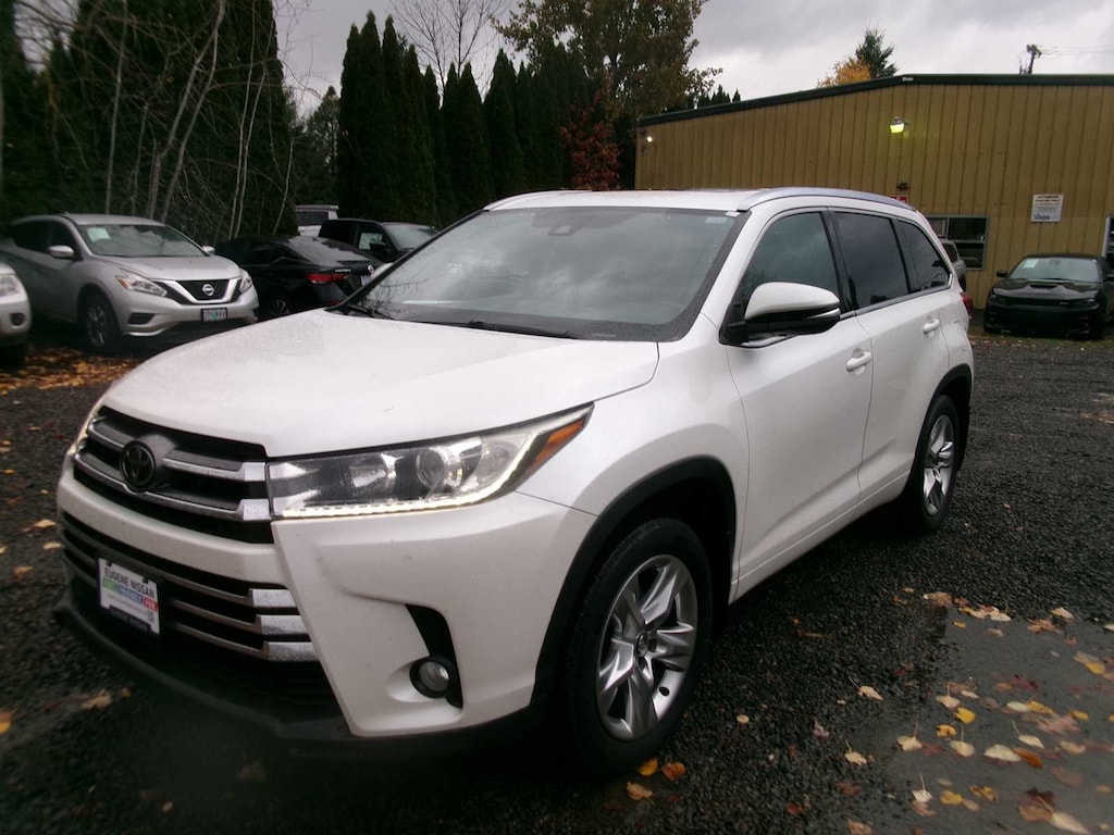 Used 2017 Toyota Highlander Limited V6 SUV
