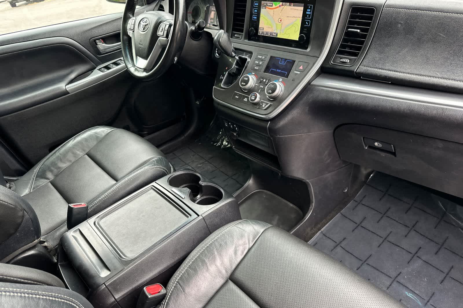 Thumbnail: 2015 Toyota Sienna - 17