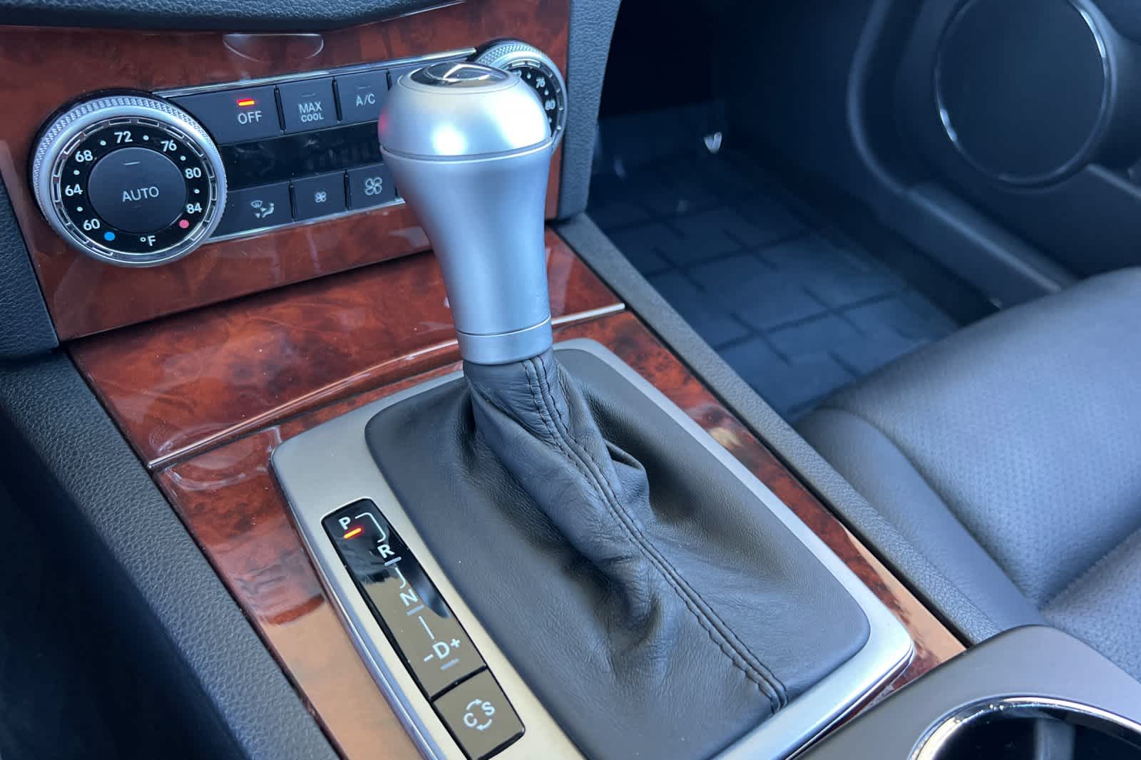 Thumbnail: 2010 Mercedes-Benz C-Class - 19