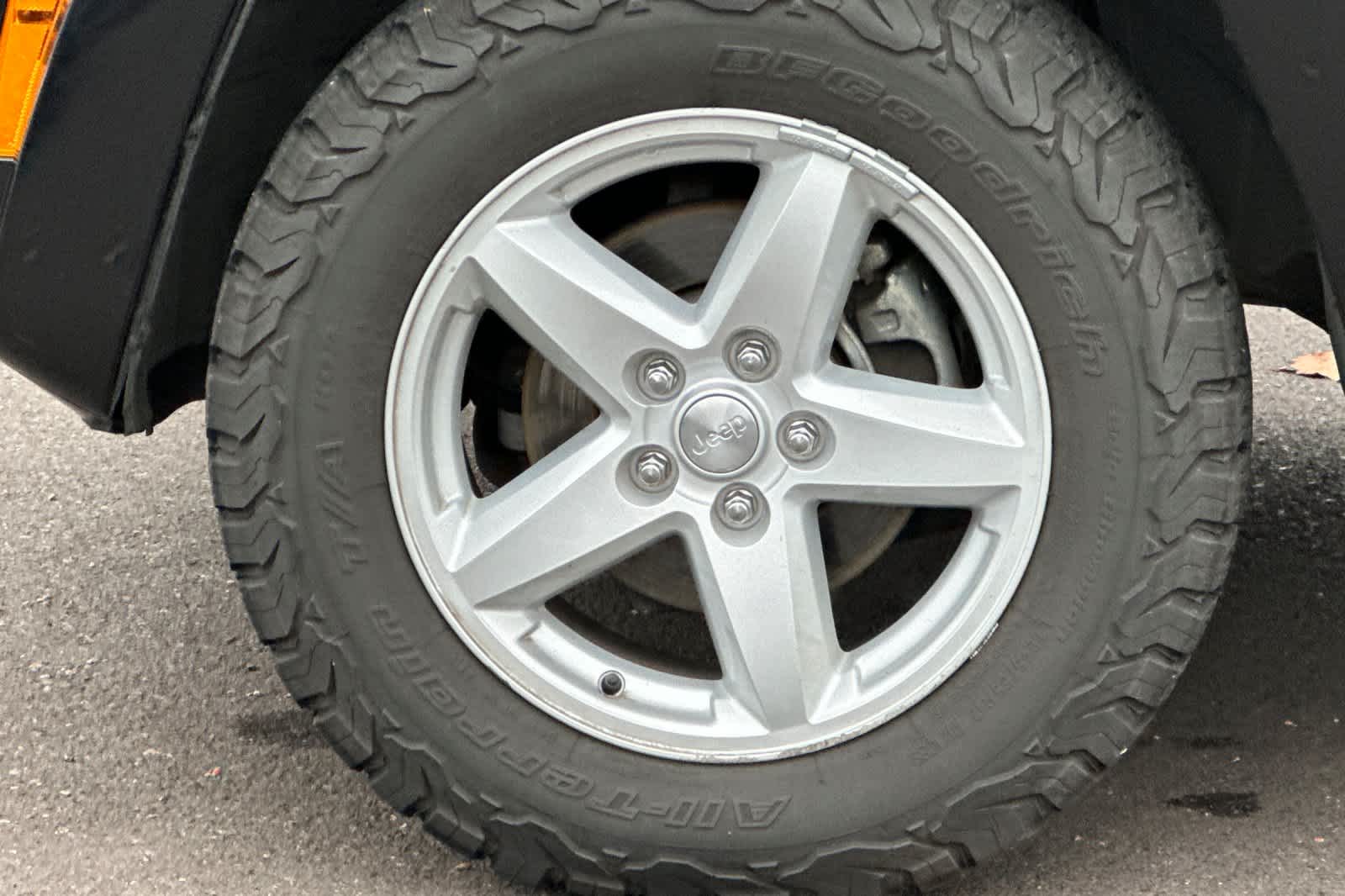 Thumbnail: 2012 Jeep Liberty - 24