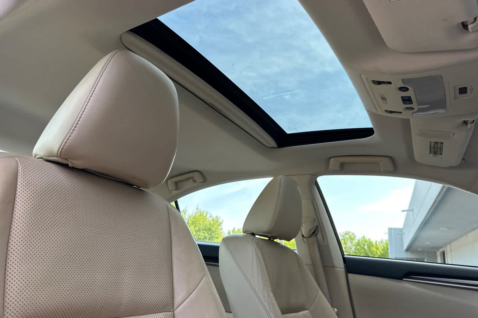 Thumbnail: 2013 Lexus ES - 15