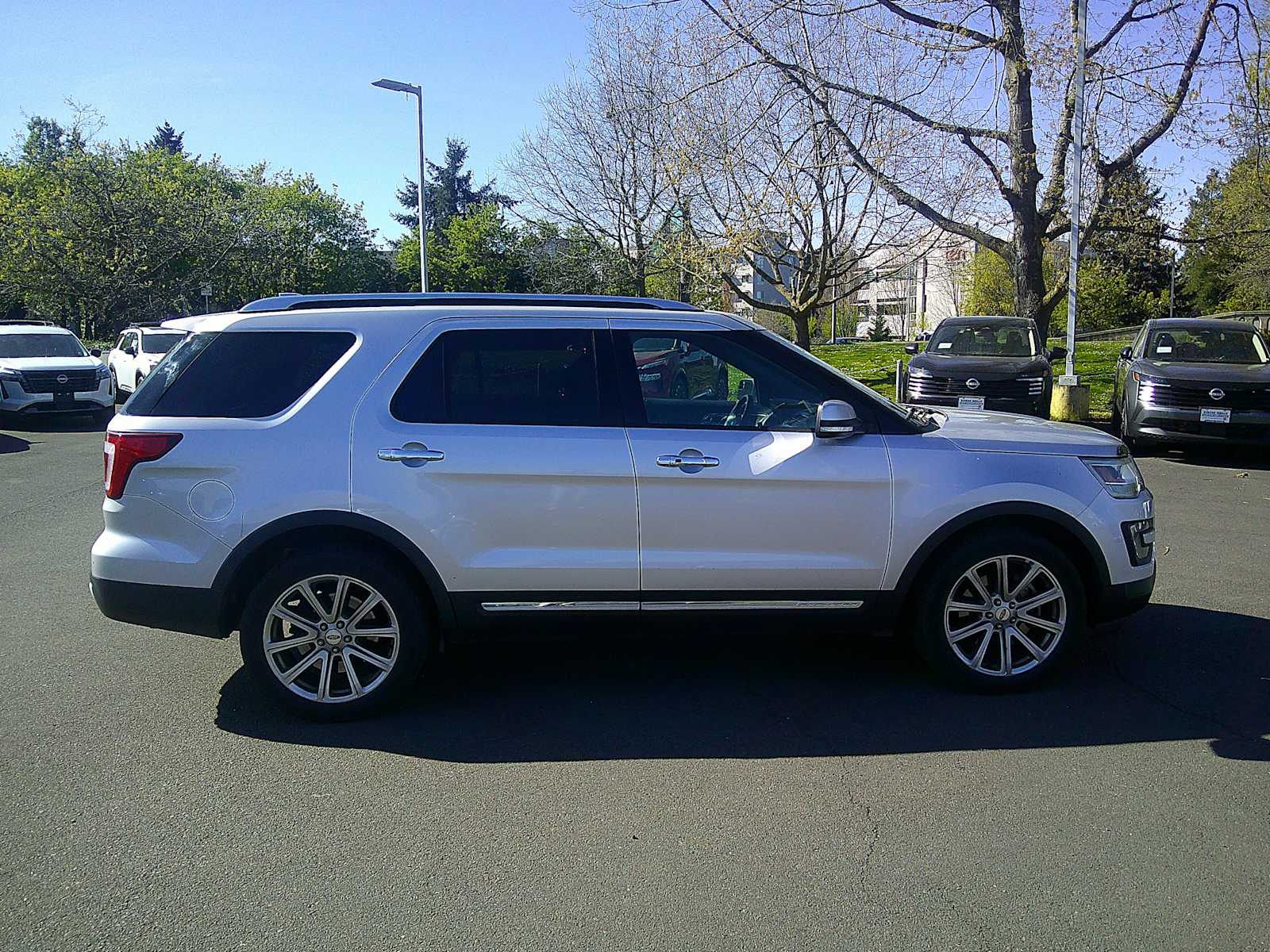 Thumbnail: 2016 Ford Explorer - 6