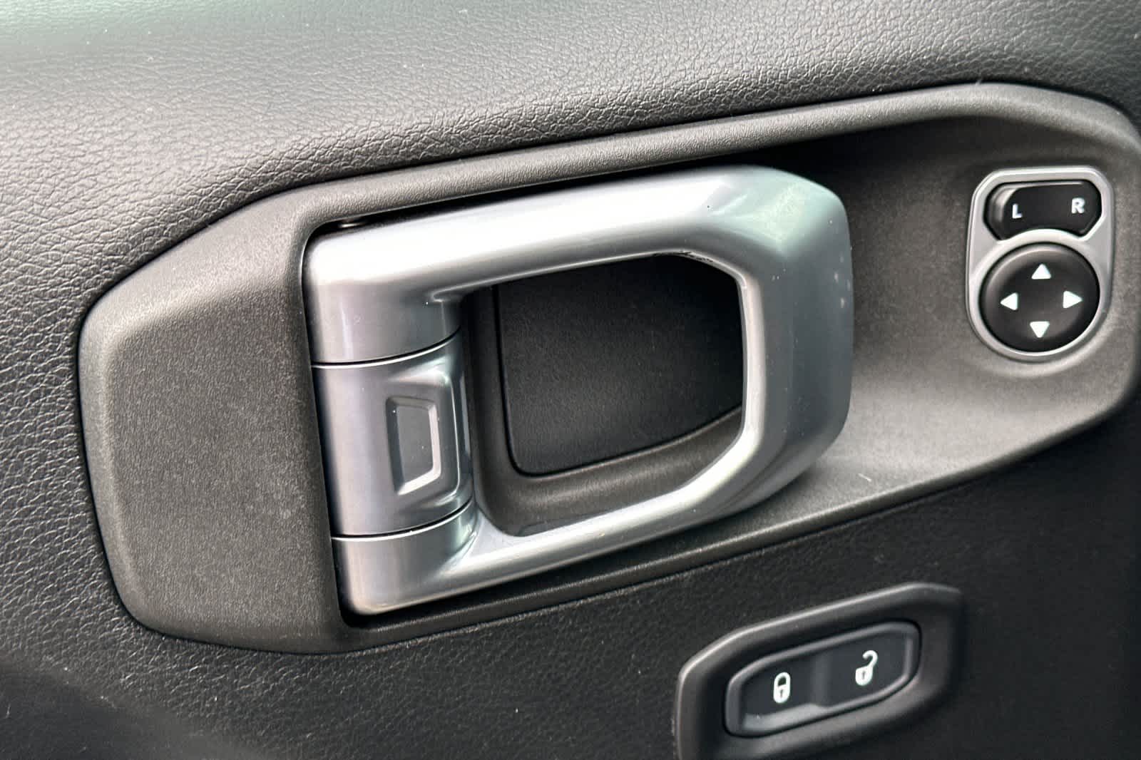 Thumbnail: 2020 Jeep Gladiator - 13