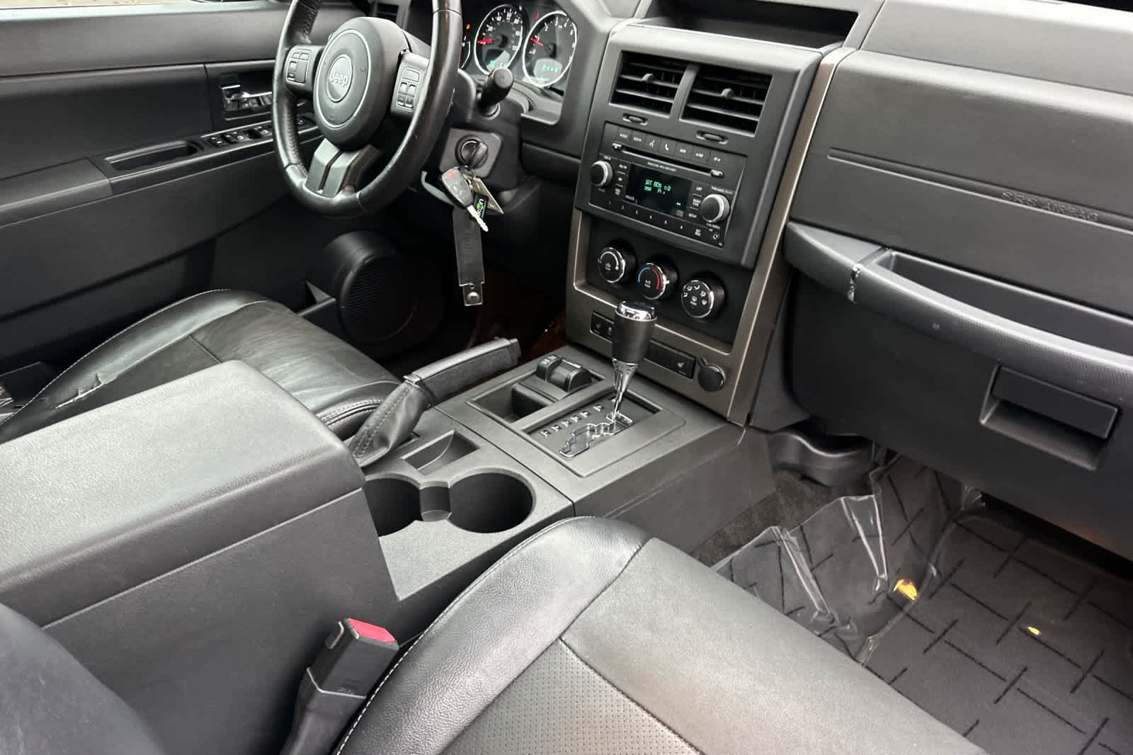 Thumbnail: 2012 Jeep Liberty - 16