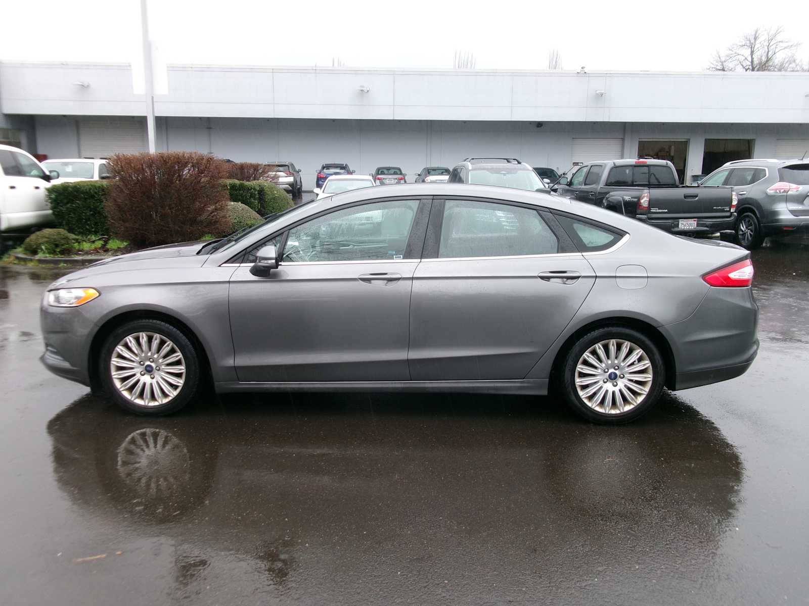 Used 2014 Ford Fusion SE with VIN 3FA6P0H74ER337680 for sale in Eugene, OR