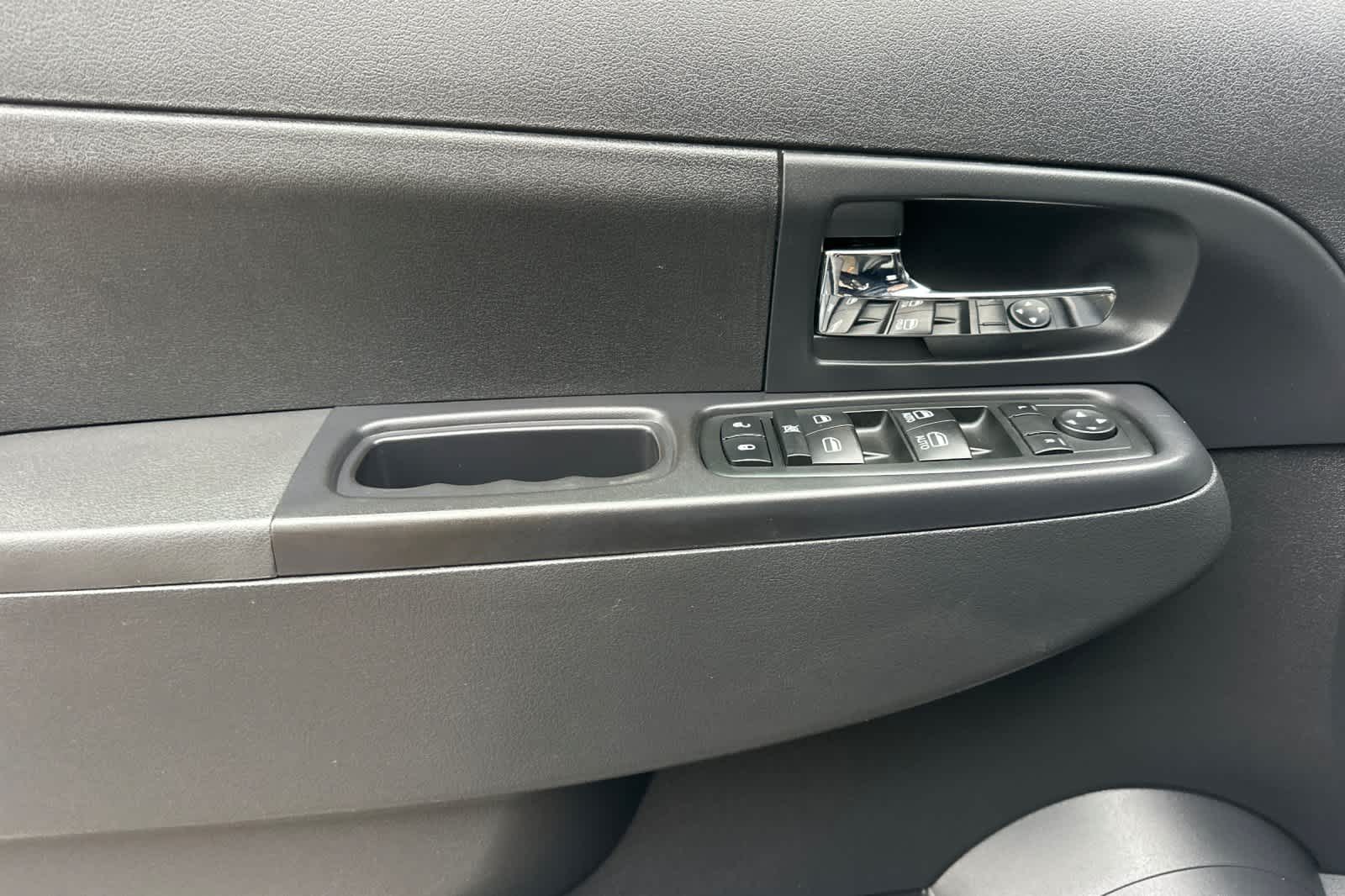 Thumbnail: 2012 Jeep Liberty - 12