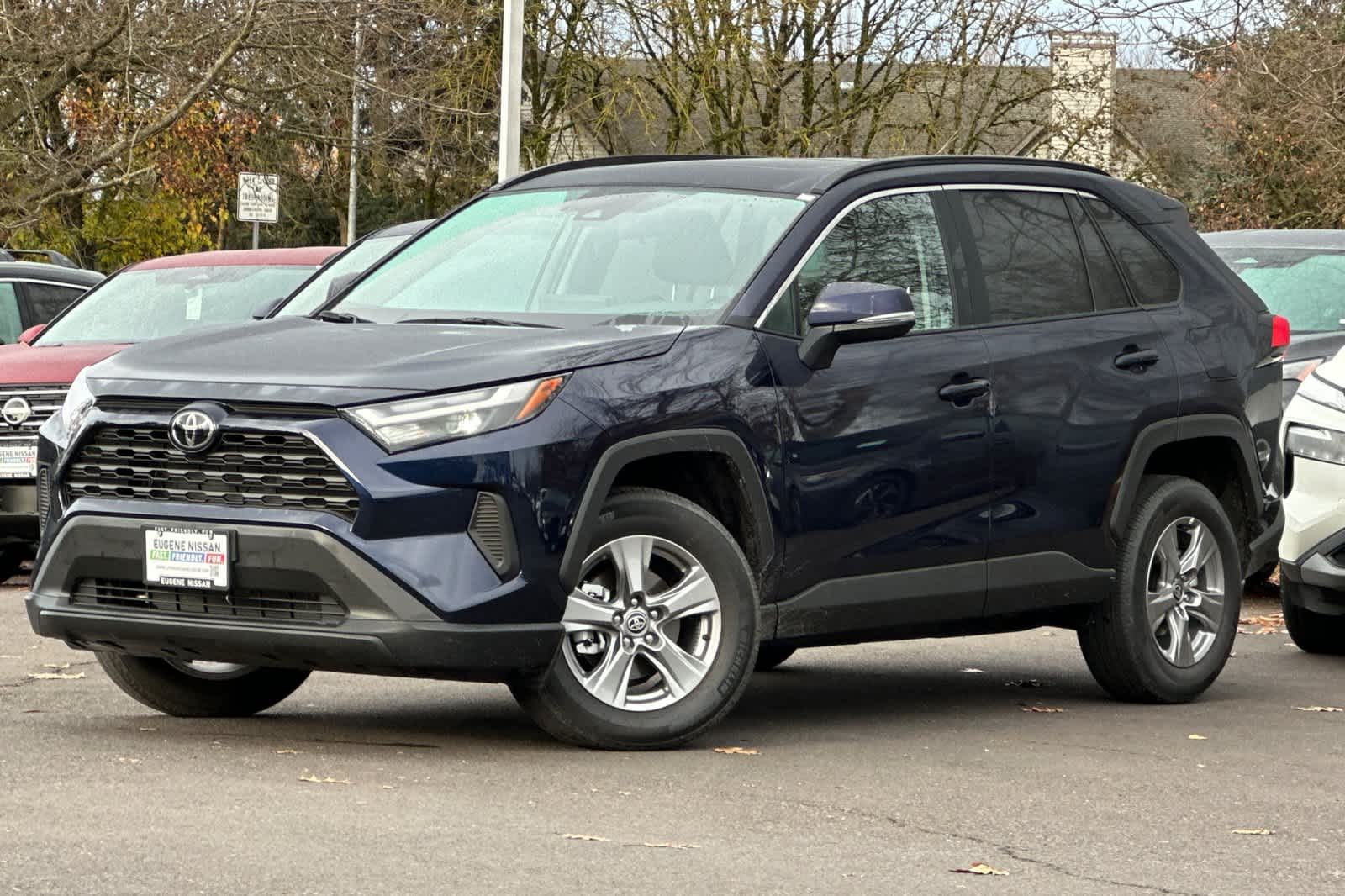 2025 Toyota RAV4 XLE's photo