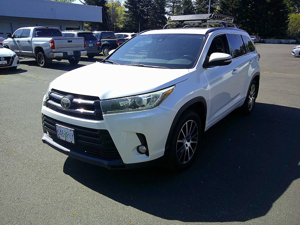 Used 2018 Toyota Highlander SE V6 SUV