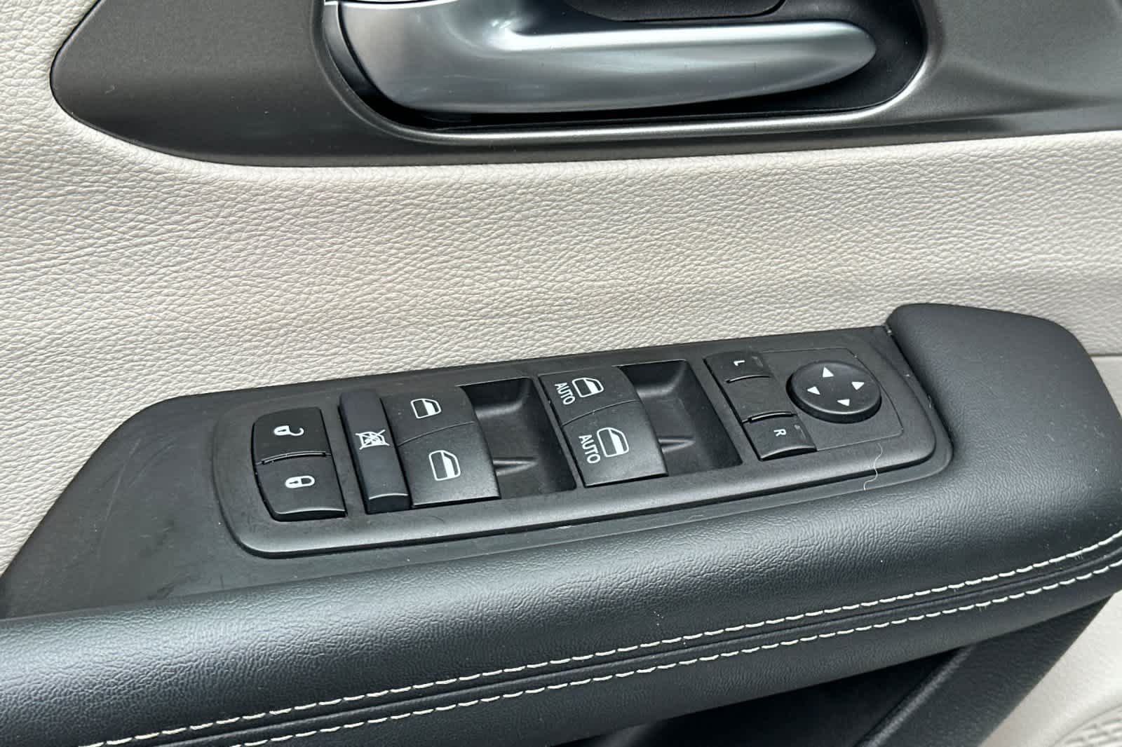 Thumbnail: 2024 Chrysler Pacifica - 13