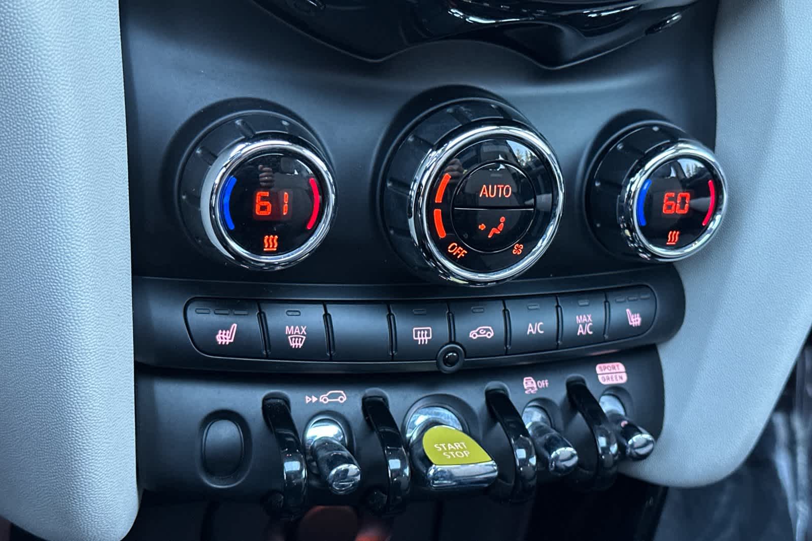 Thumbnail: 2021 MINI Cooper Hardtop - 21
