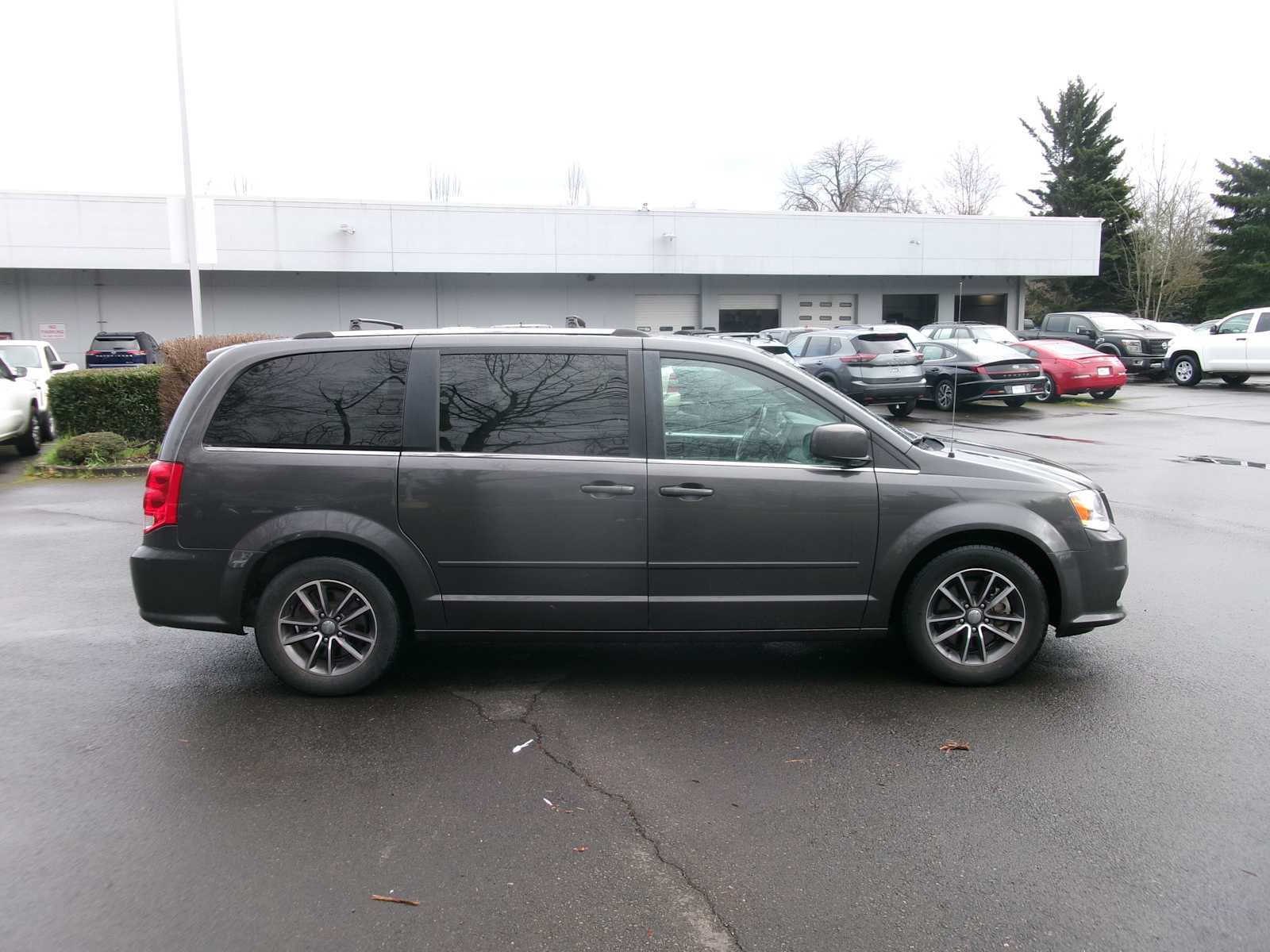 Thumbnail: 2017 Dodge Grand Caravan - 6