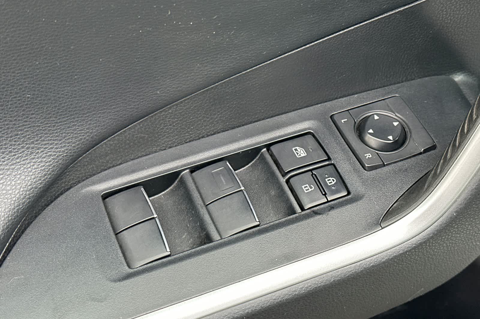 Thumbnail: 2021 Toyota RAV4 - 13