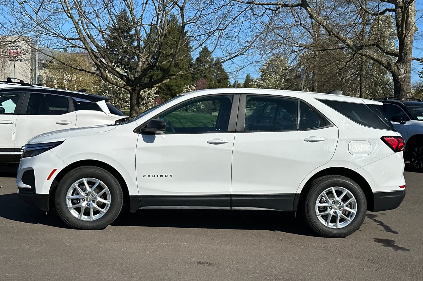 Thumbnail: 2022 Chevrolet Equinox - 5