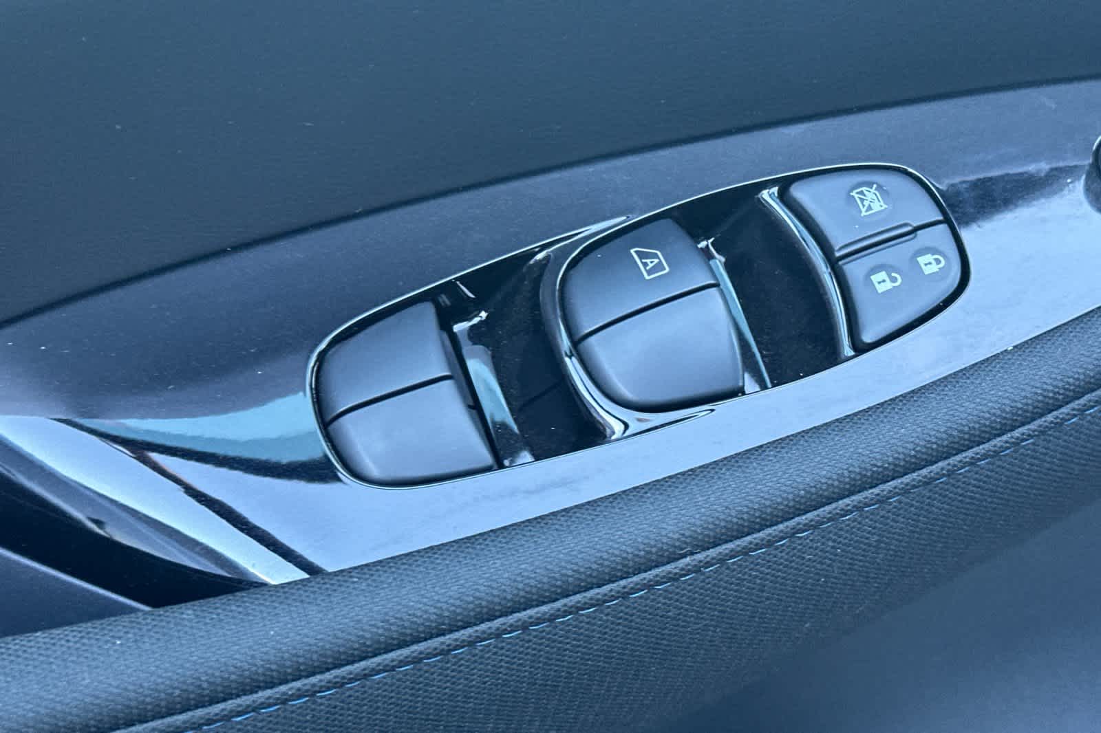 Thumbnail: 2025 Nissan Leaf - 13