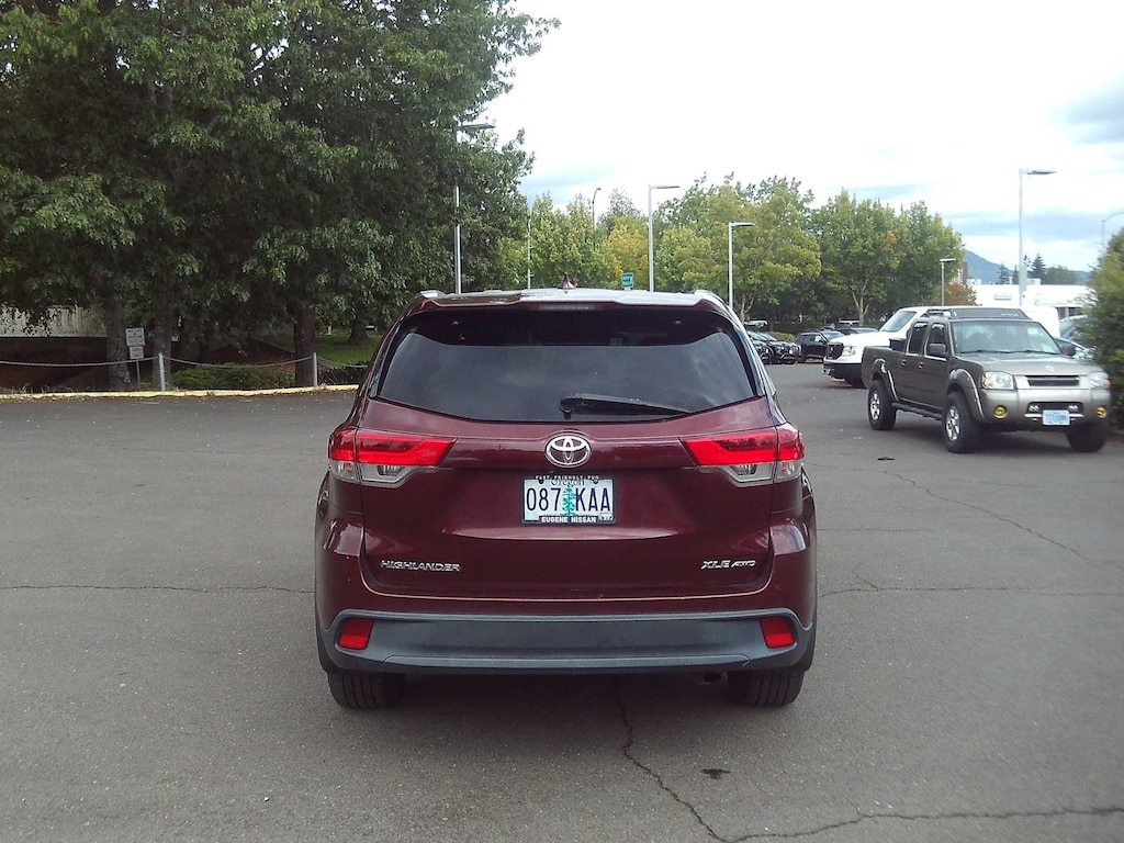 Used 2017 Toyota Highlander XLE V6 SUV