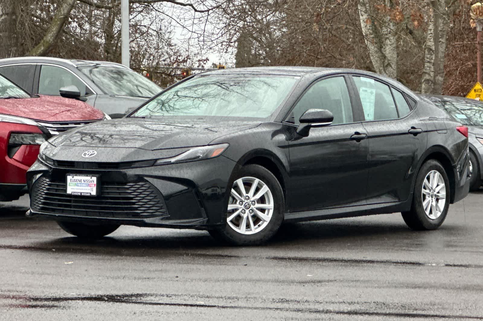 2025 Toyota Camry LE's photo