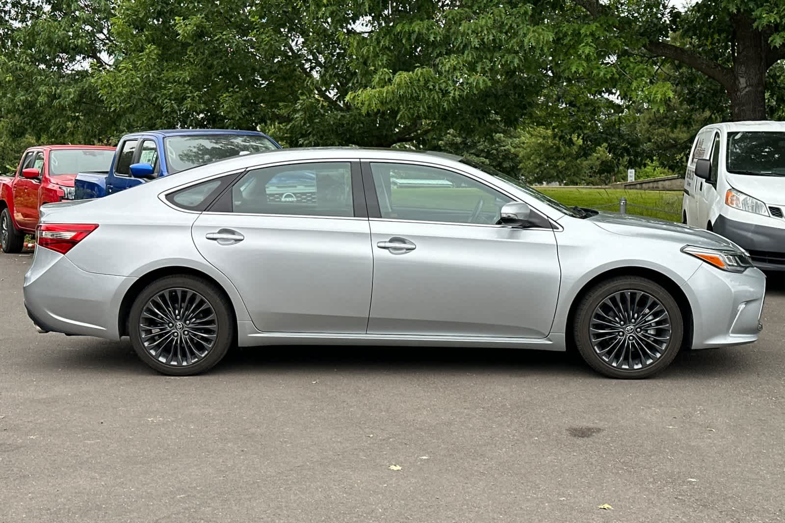 Thumbnail: 2018 Toyota Avalon - 8