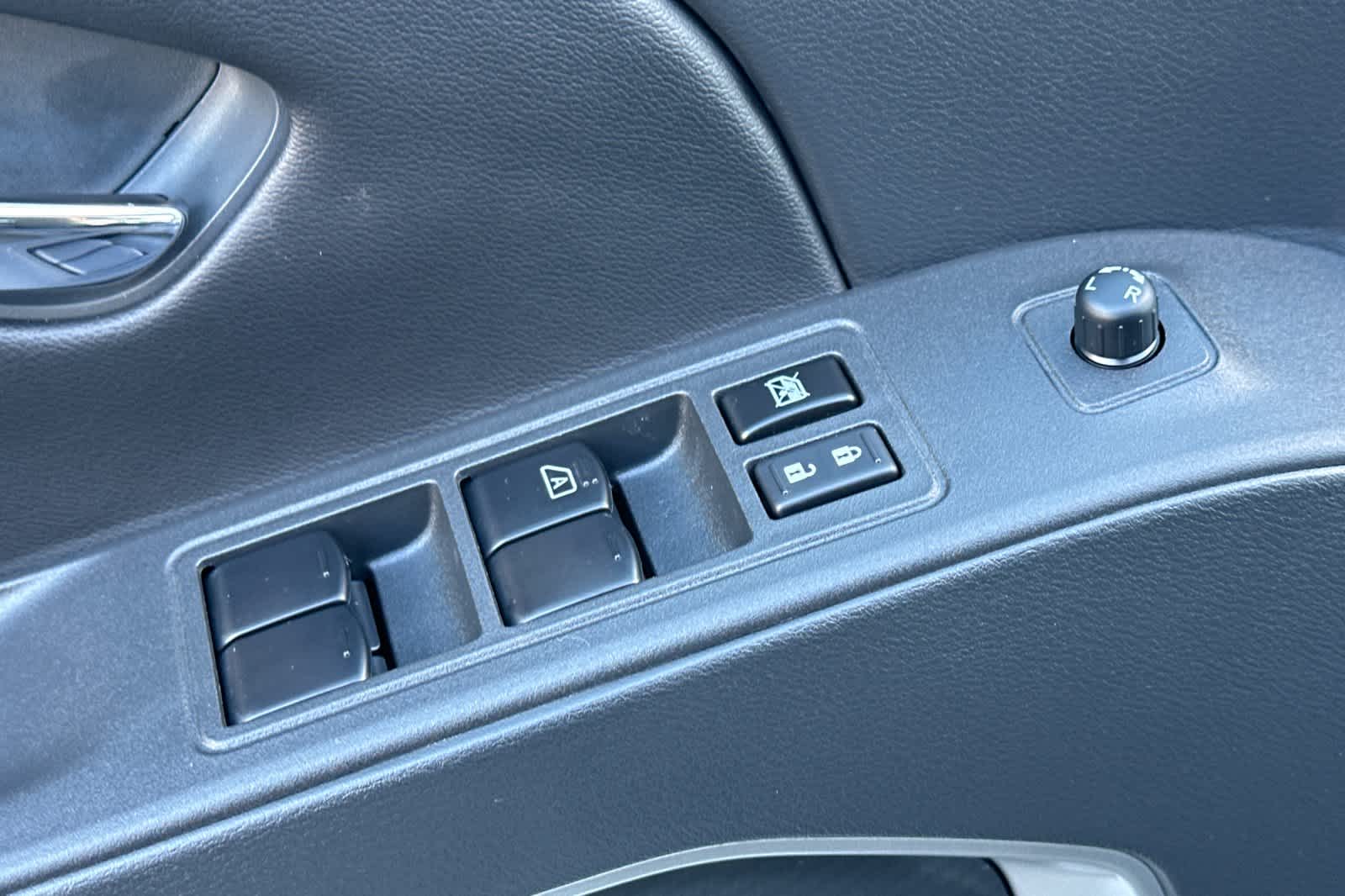 Thumbnail: 2025 Nissan Frontier - 13