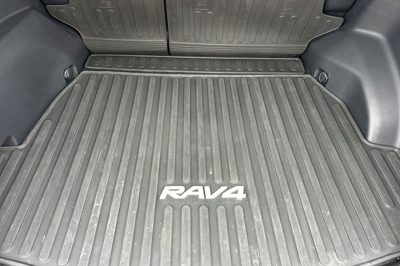 Thumbnail: 2020 Toyota RAV4 - 15