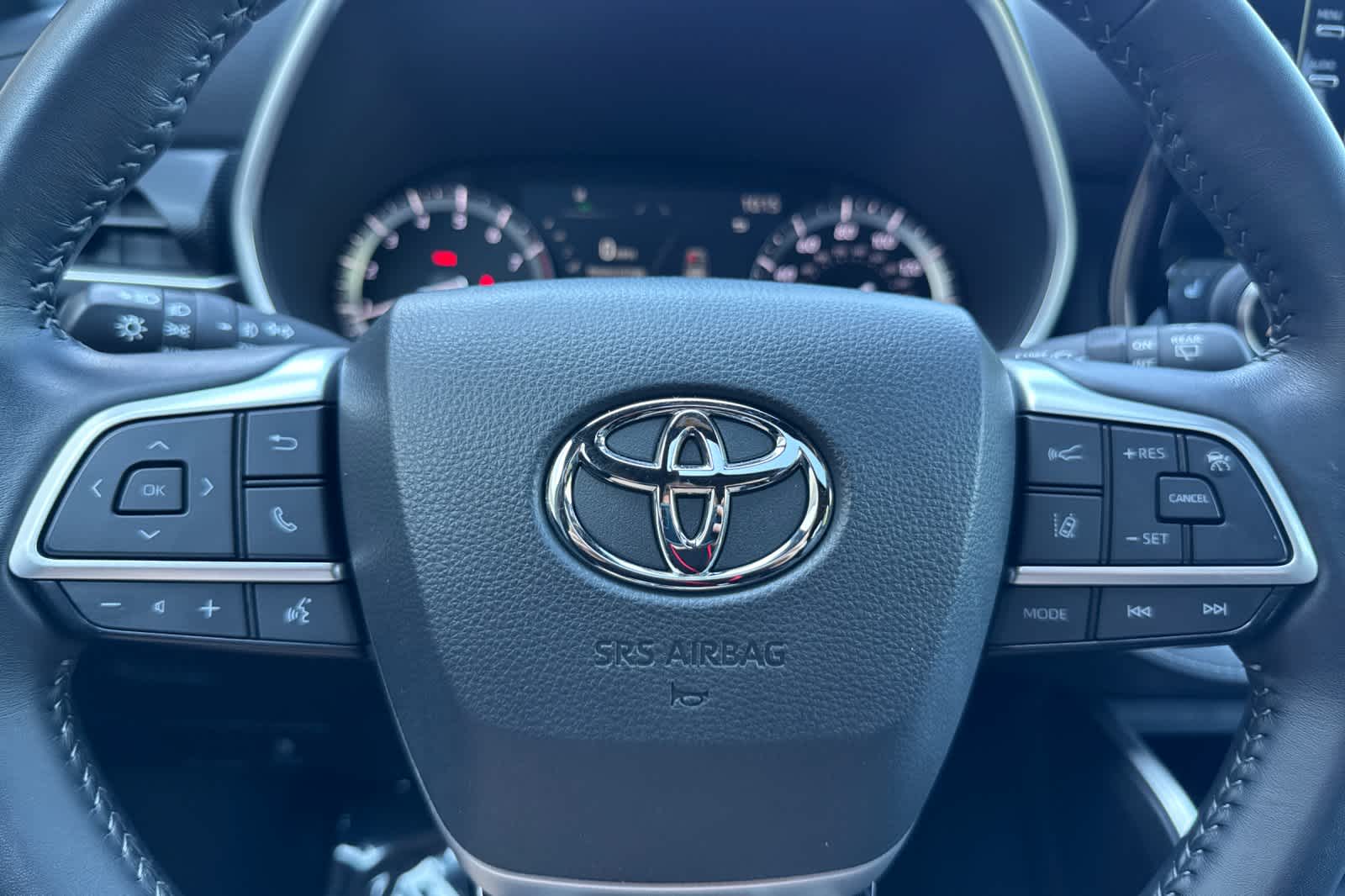 Thumbnail: 2022 Toyota Highlander - 24