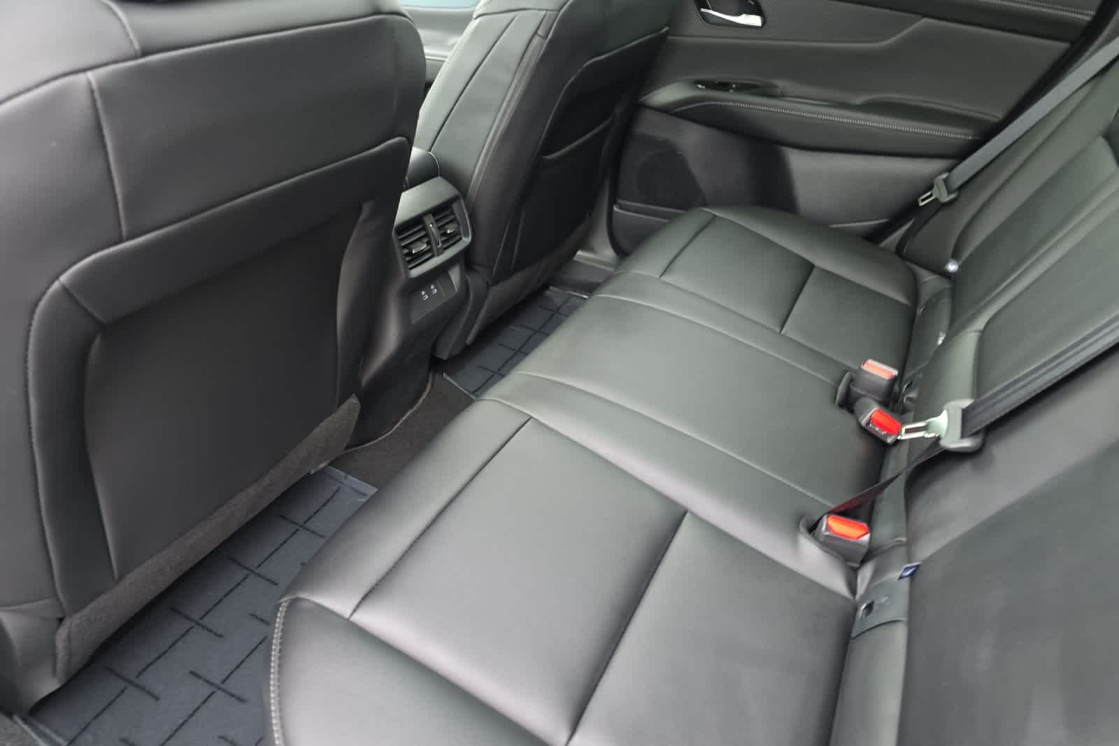 2025 Nissan Murano SL photo 2