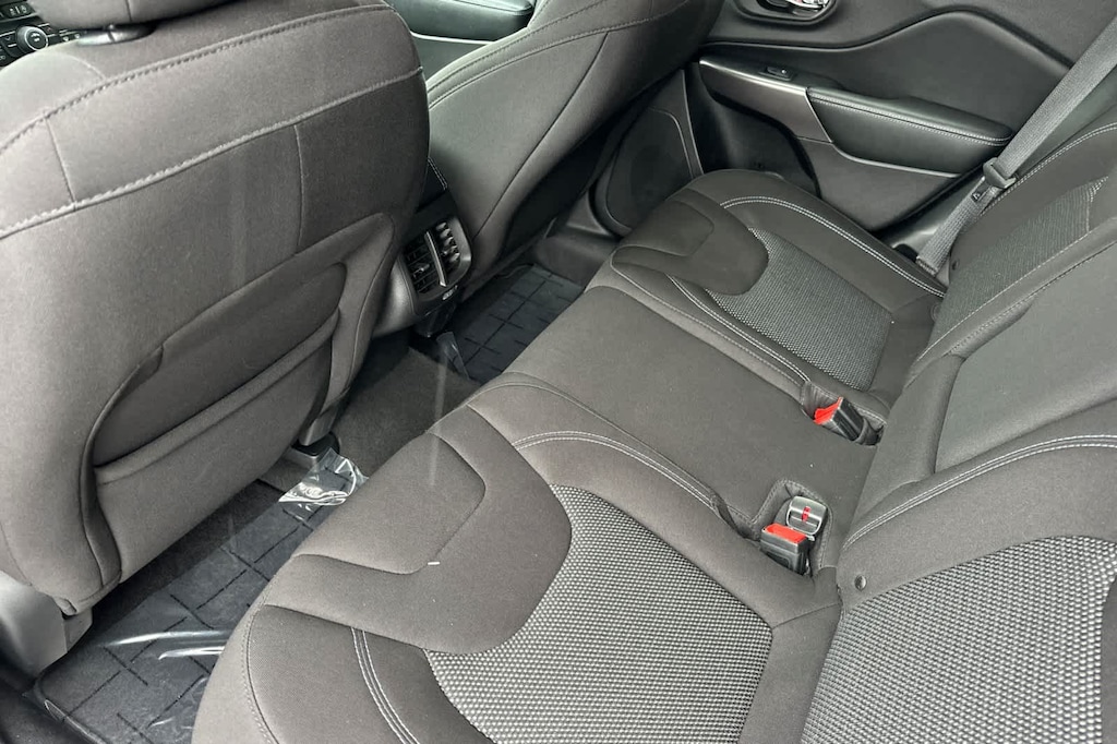 Used 2019 Jeep Cherokee Latitude FWD SUV