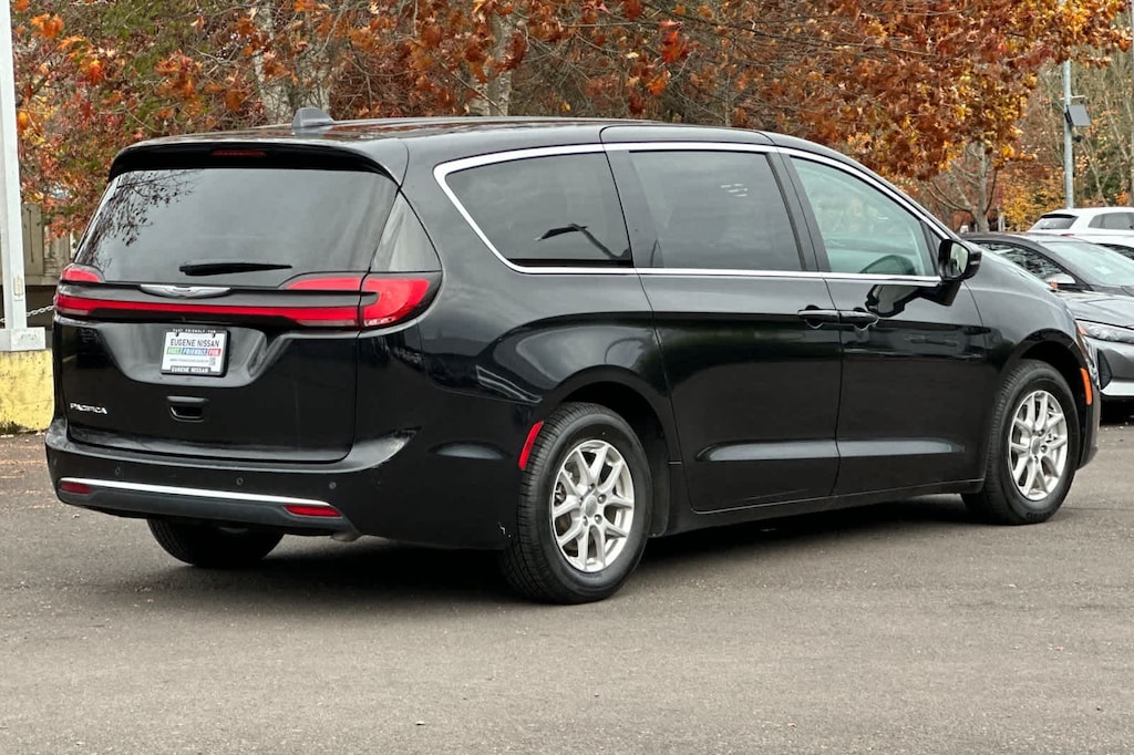 Used 2024 Chrysler Pacifica Touring L Van Passenger Van