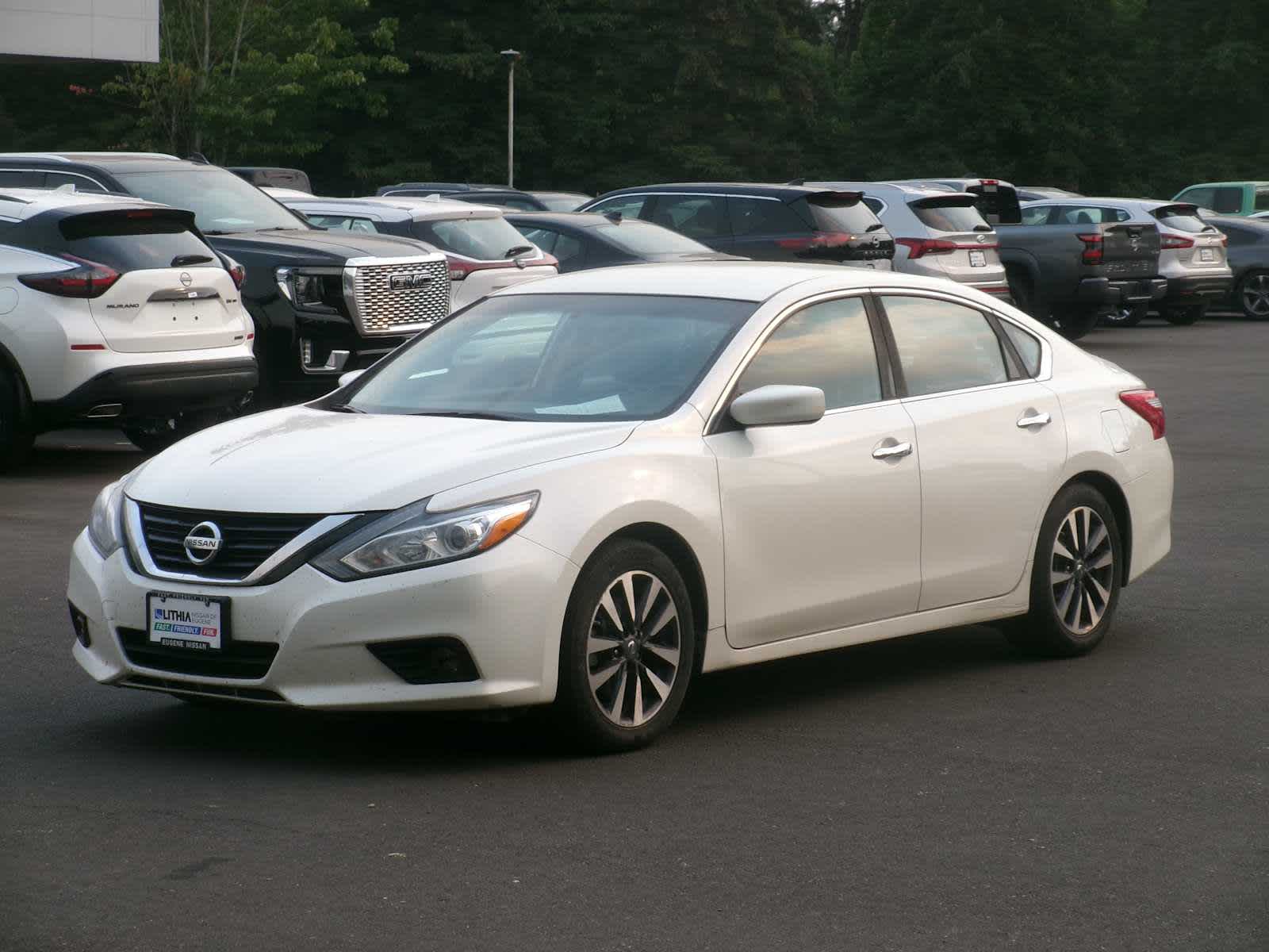 2017 Nissan Altima SV Hero Image