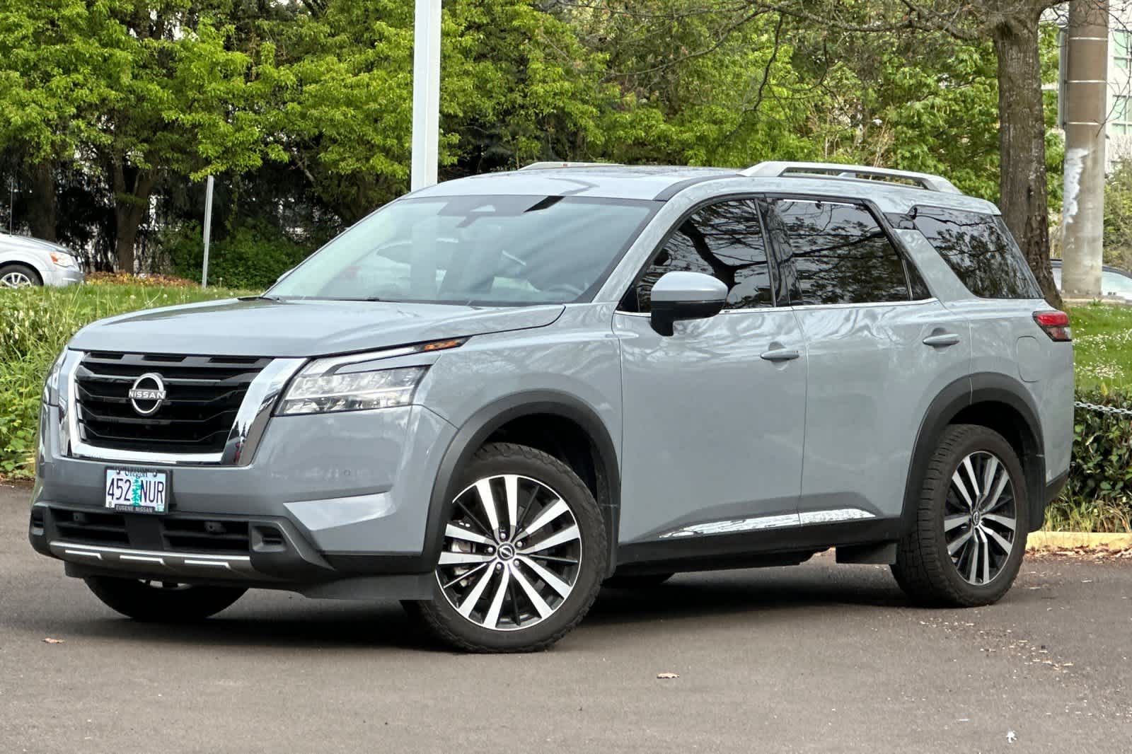 2023 Nissan Pathfinder Platinum 4WD's photo