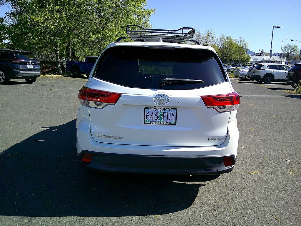 Used 2018 Toyota Highlander SE V6 SUV