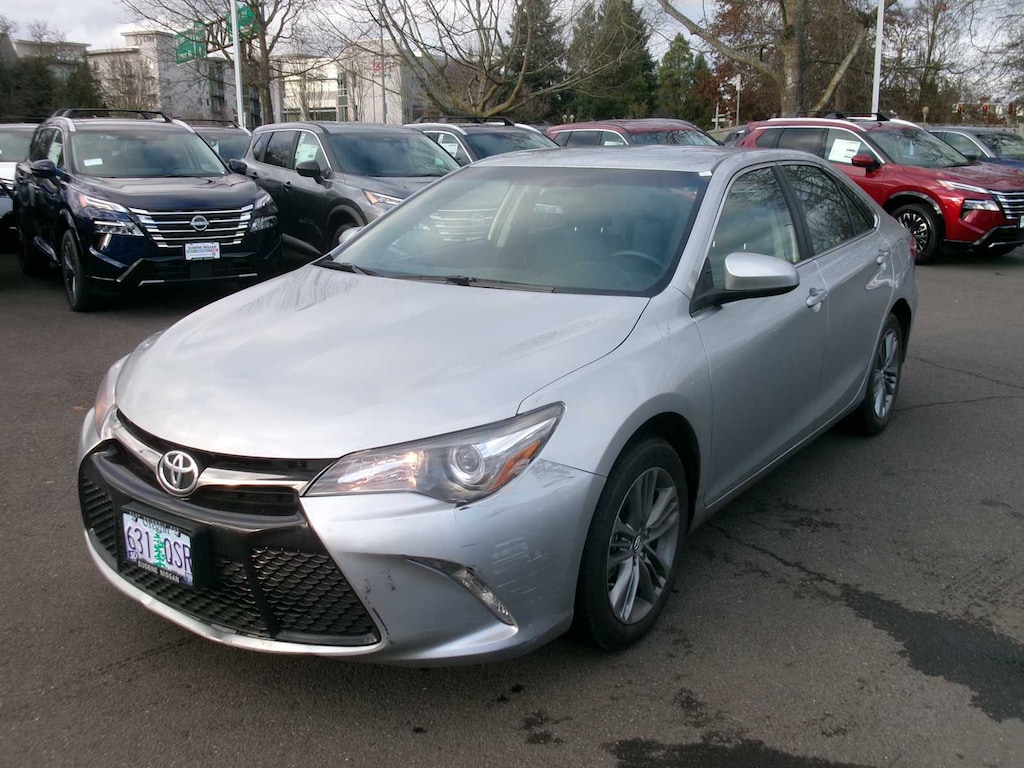 Used 2017 Toyota Camry SE Sedan