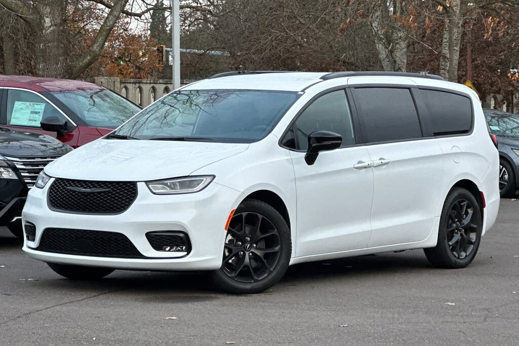 Used 2024 Chrysler Pacifica Touring L Van Passenger Van