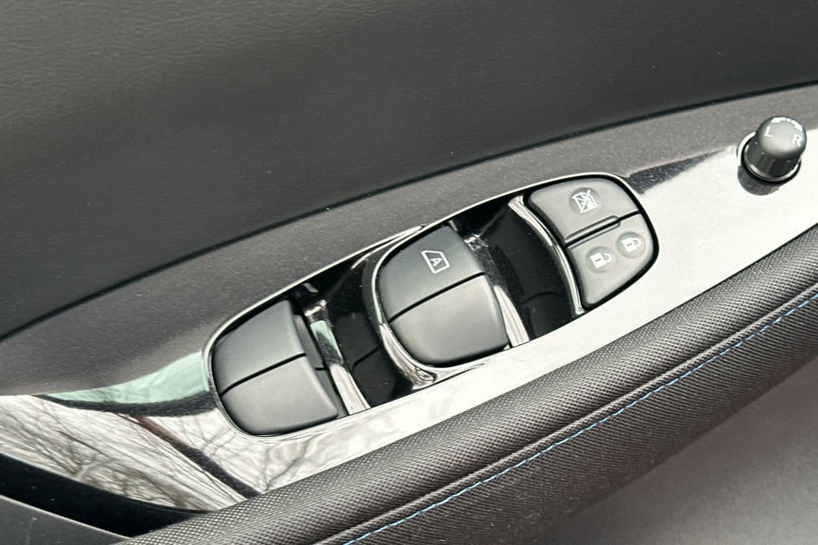 Thumbnail: 2020 Nissan Leaf - 13