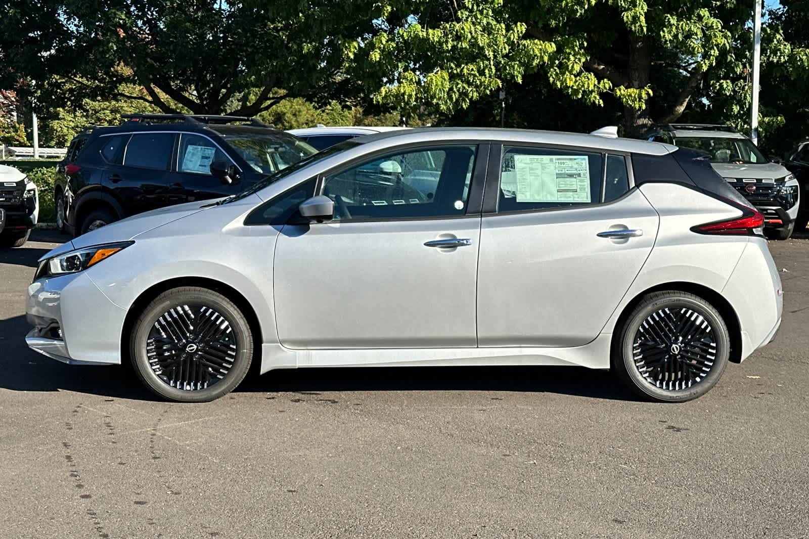 Thumbnail: 2025 Nissan Leaf - 5
