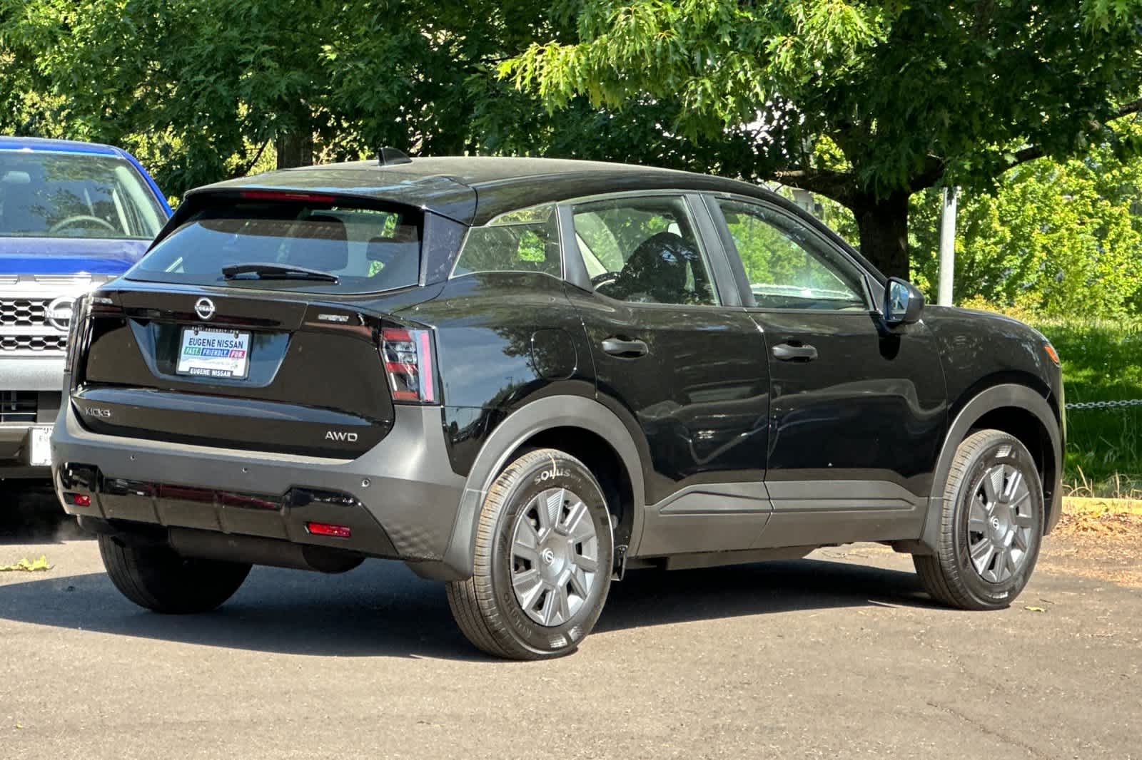 2025 Nissan Kicks S photo 2