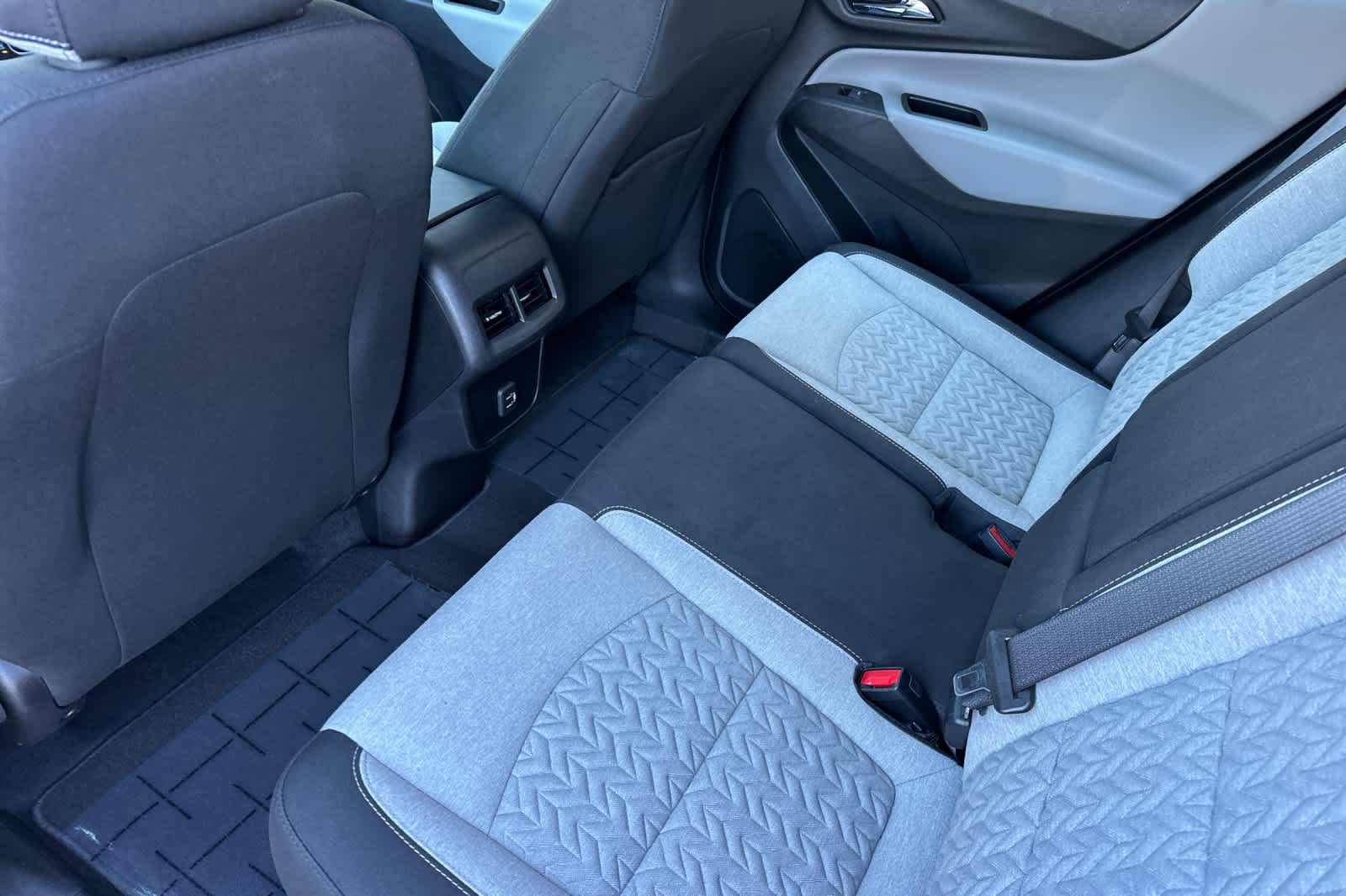 Thumbnail: 2022 Chevrolet Equinox - 4