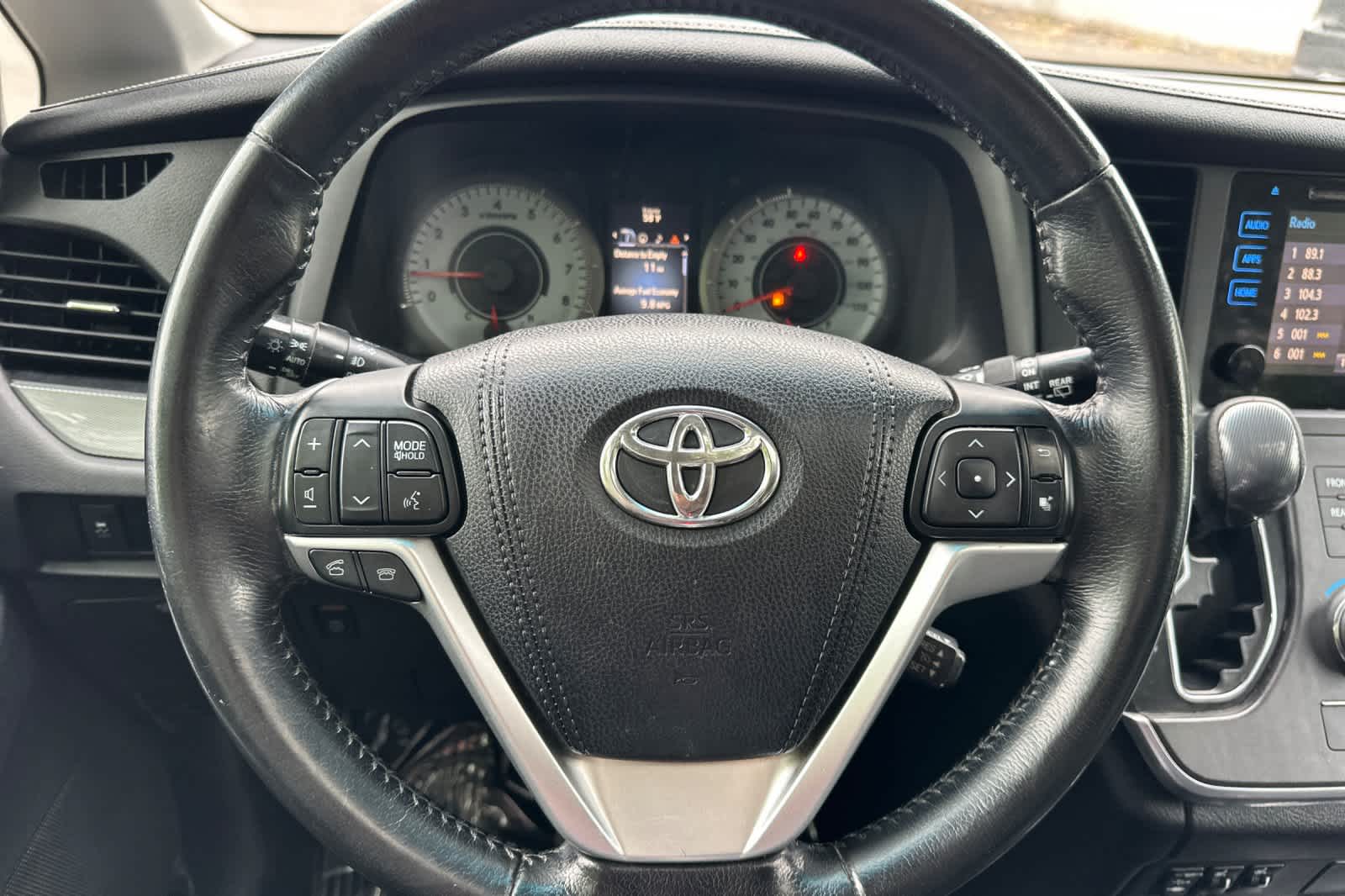 Thumbnail: 2015 Toyota Sienna - 25