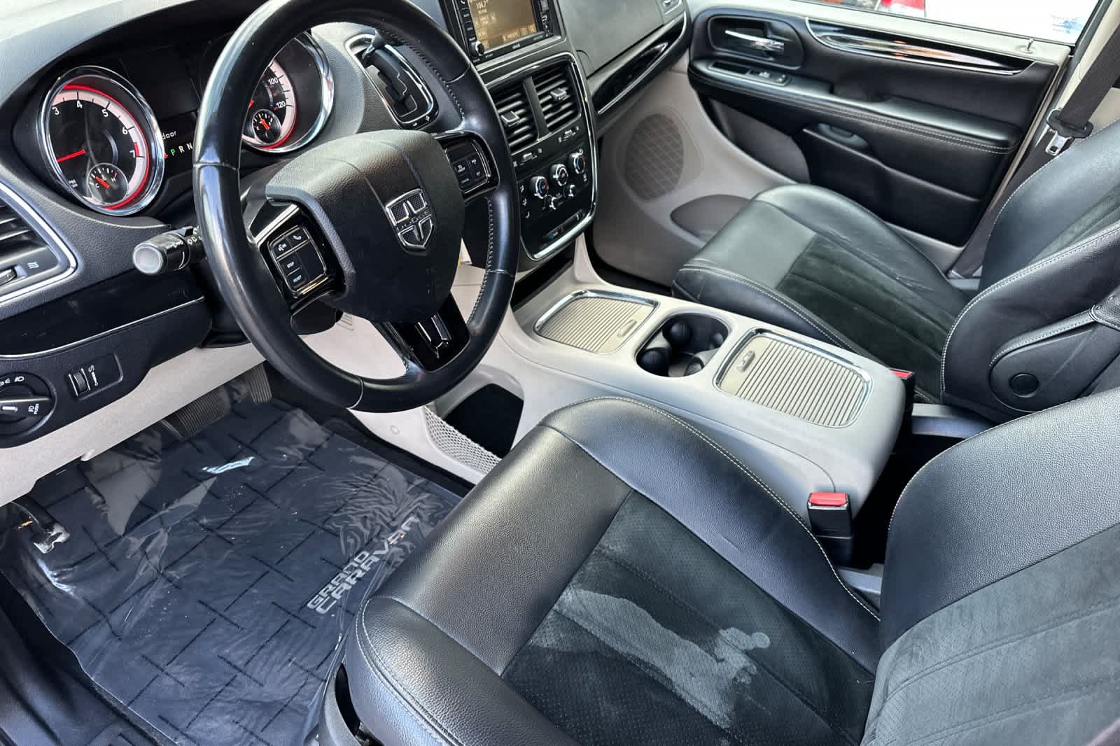 Thumbnail: 2017 Dodge Grand Caravan - 11