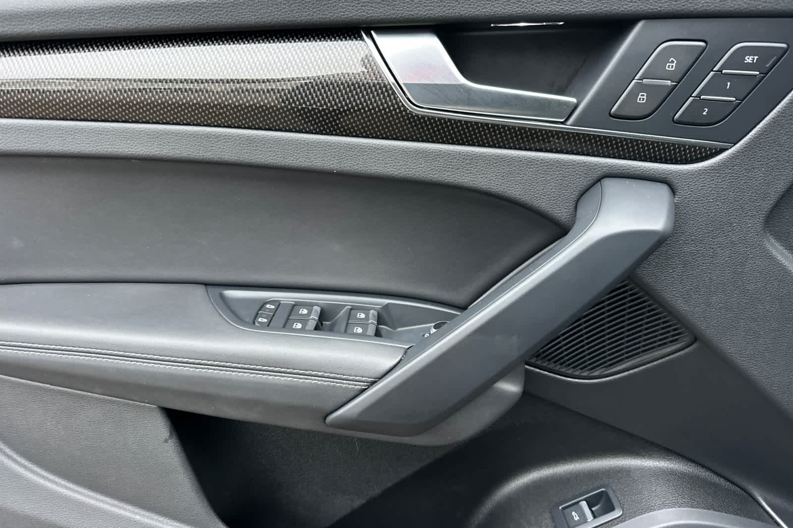 Thumbnail: 2022 Audi SQ5 - 12