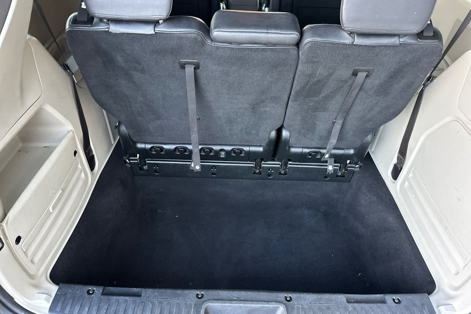 Thumbnail: 2017 Dodge Grand Caravan - 16