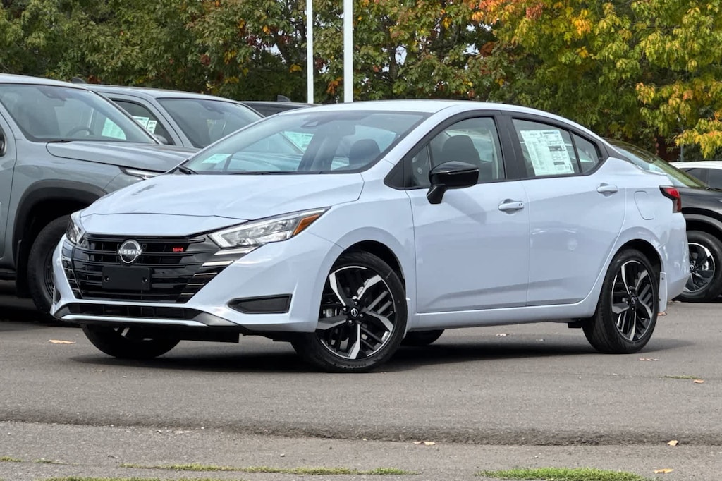 New 2025 Nissan Versa 1.6 SR Sedan