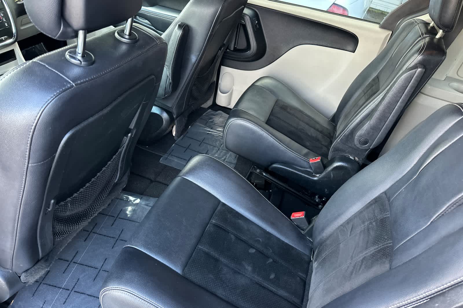 Thumbnail: 2017 Dodge Grand Caravan - 4