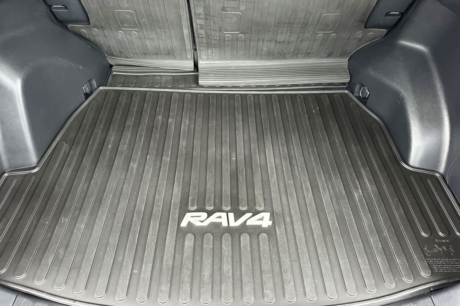 Thumbnail: 2022 Toyota RAV4 - 15