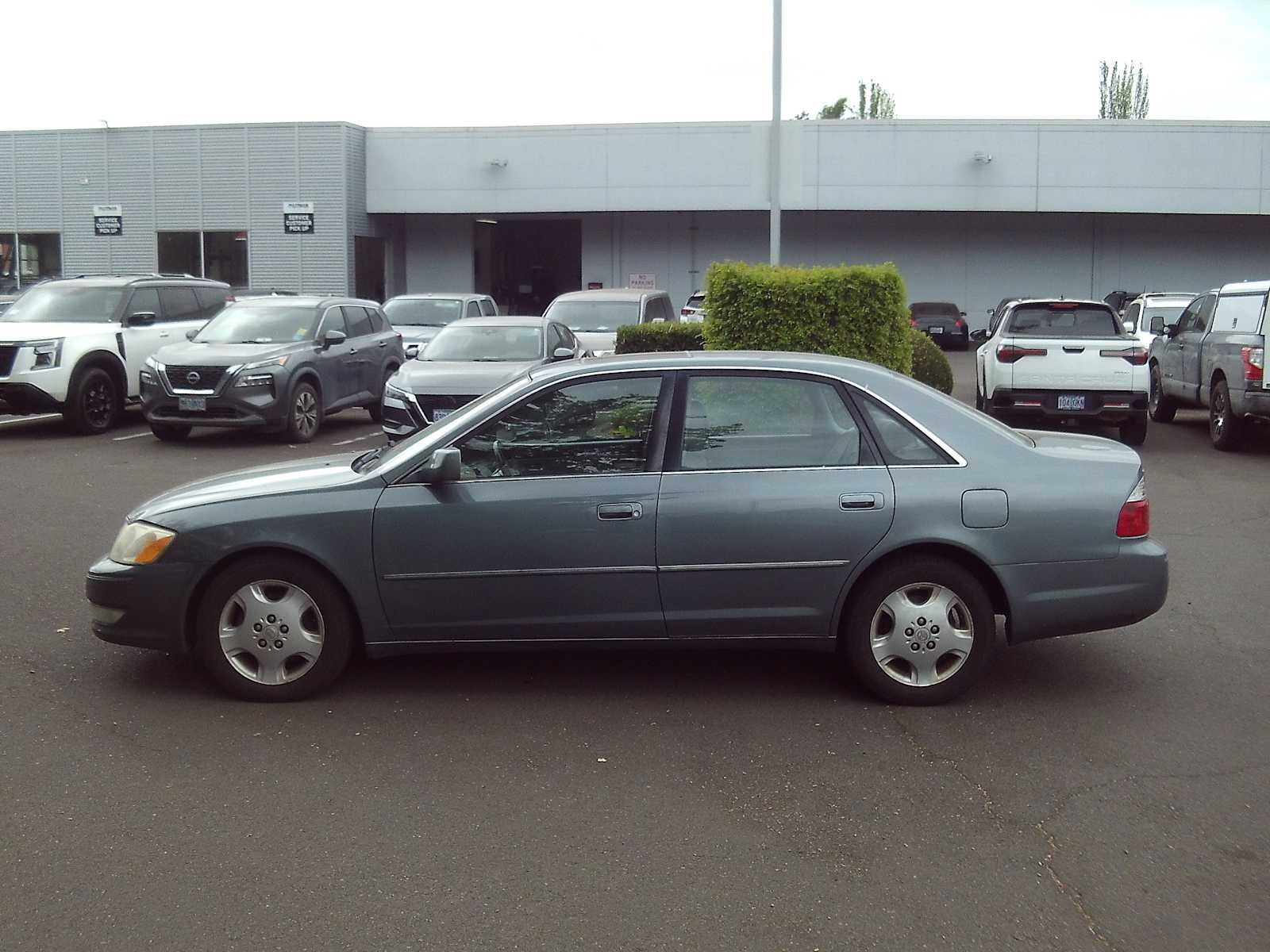 Used 2003 Toyota Avalon XLS with VIN 4T1BF28B83U314142 for sale in Eugene, OR