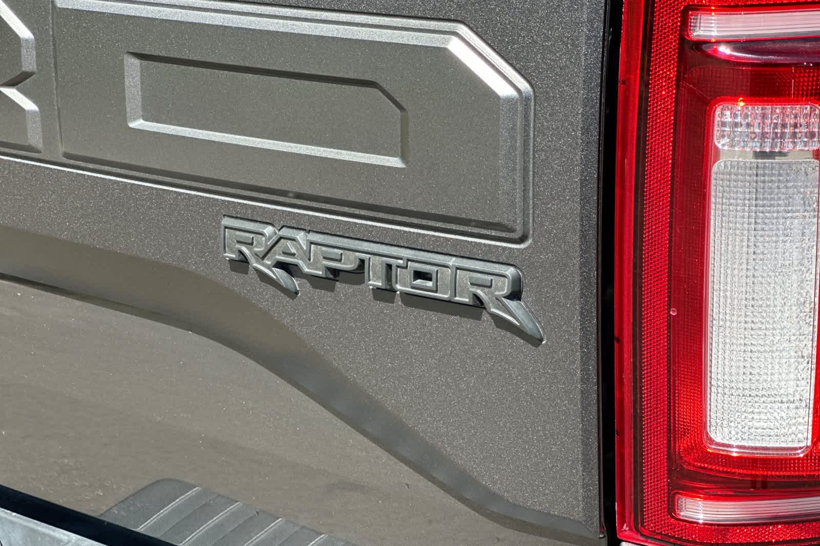 2018 Ford F-150 Raptor - Photo 25