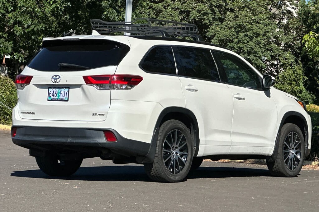 Used 2018 Toyota Highlander SE V6 SUV
