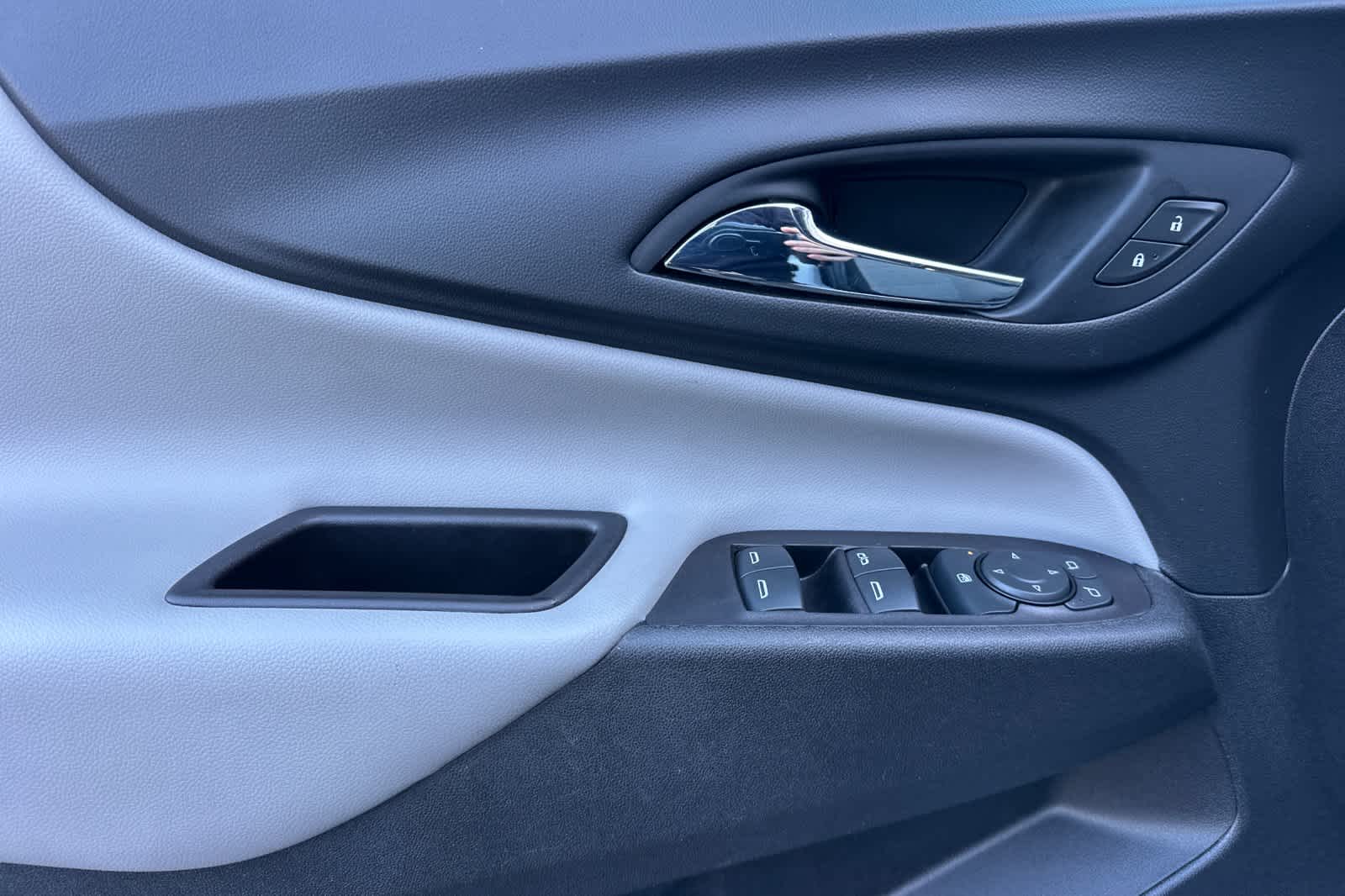 Thumbnail: 2022 Chevrolet Equinox - 12