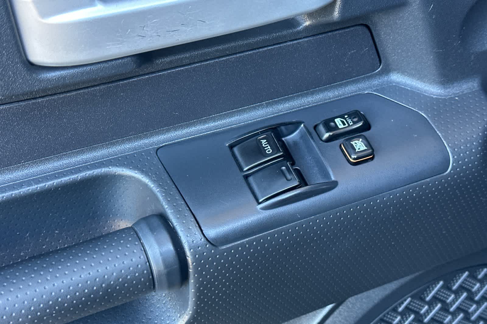 Thumbnail: 2007 Toyota FJ Cruiser - 12